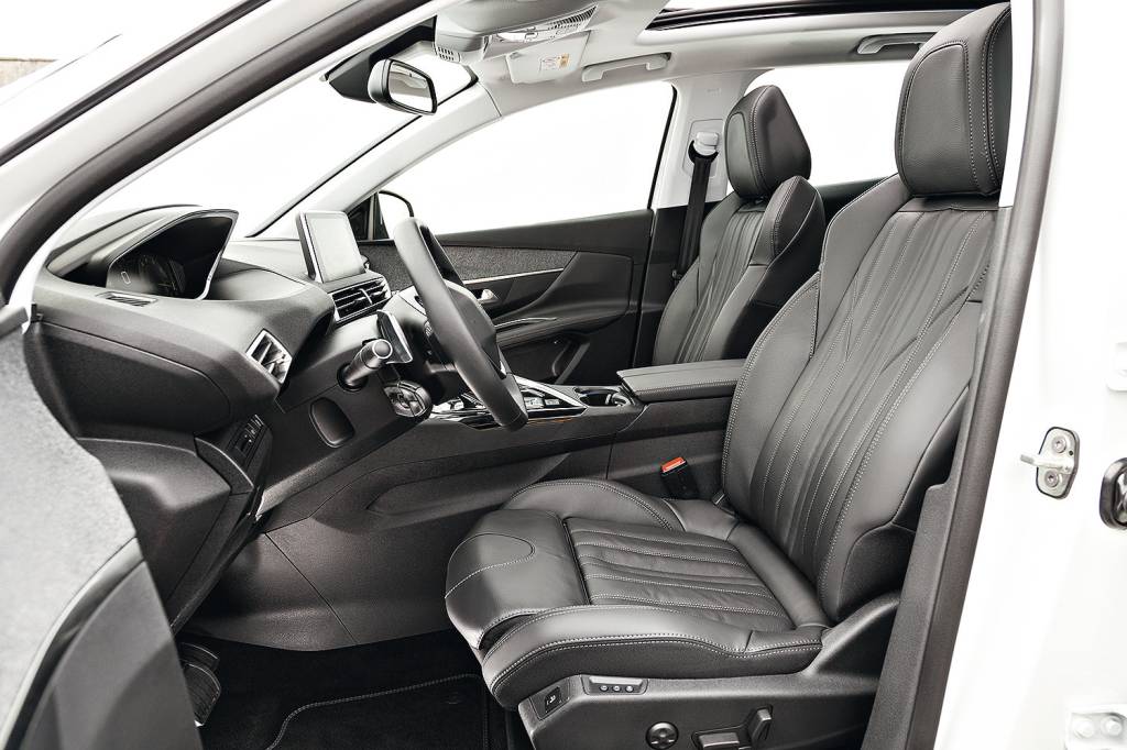 Peugeot 3008 Bancos de couro vêm com massageador