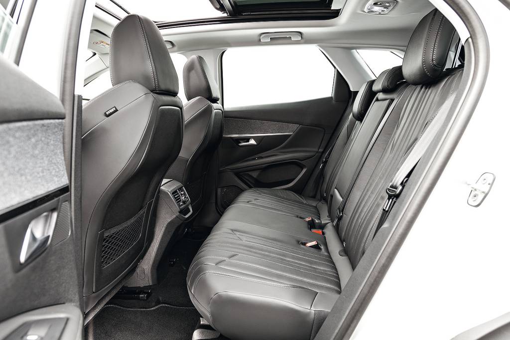 Peugeot 3008 Há cinto de três pontos para todos