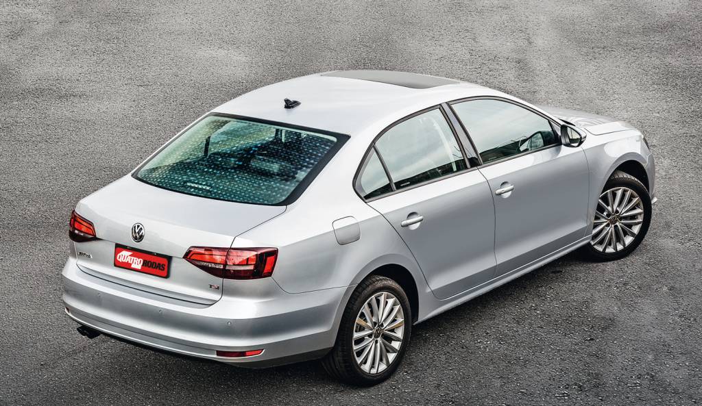 Jetta ganhou face-lift em 2015. É o único da turma com quatro airbags