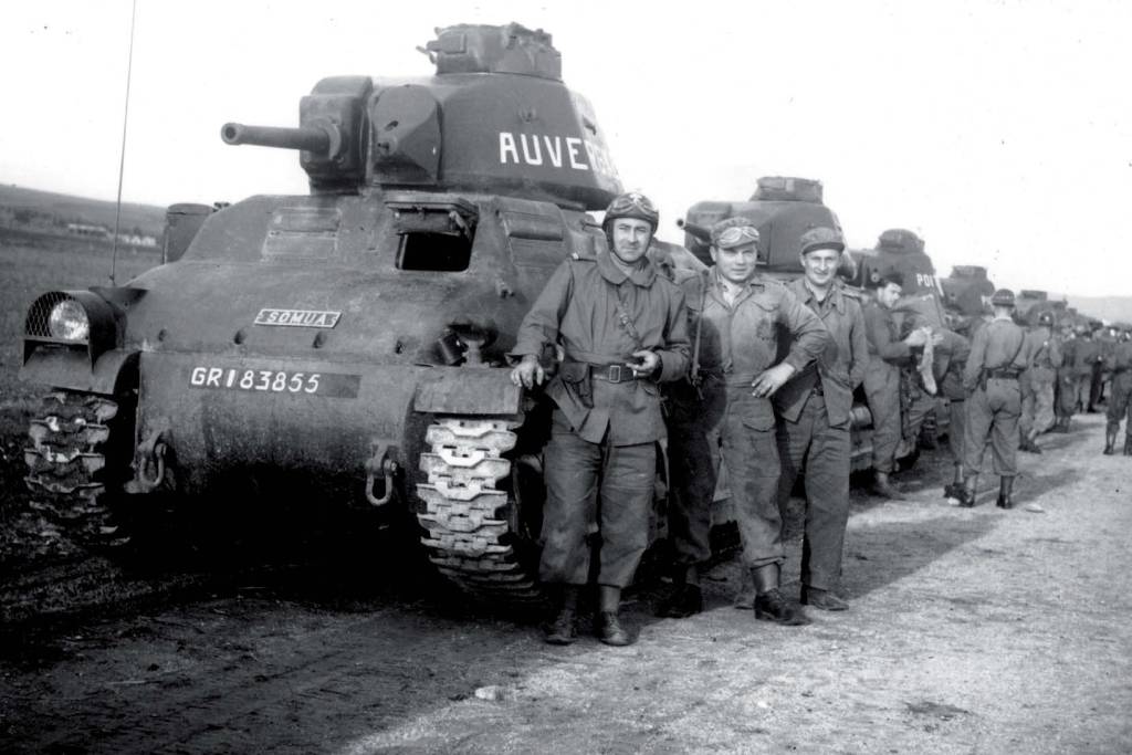 Tanques Somua S35 do Exército belga durante a batalha de Dunquerque