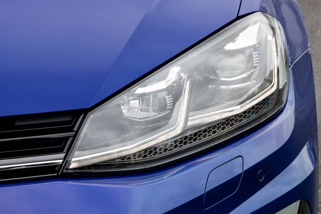 Volkswagen Golf R 9