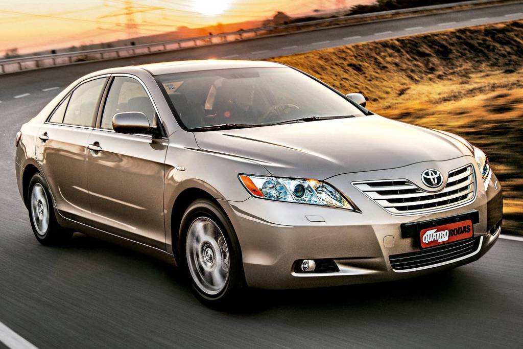 Camry de quinta geração: o irmão maior e mais luxuoso do Corolla