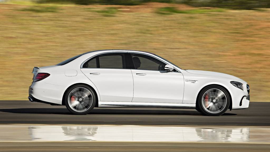 Comparativo: Mercedes-AMG E63 S x Audi RS 7 Comparativo: Mercedes-AMG E63 S x Audi RS 7