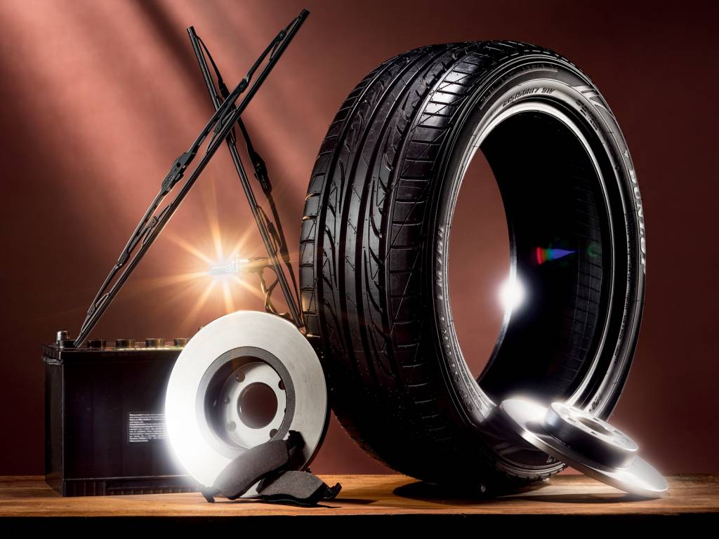 Palheta dianteira, pastilha de freio, disco de freio, bateria, filtro de cabine, lâmpada e pneu: peças de consumo natural