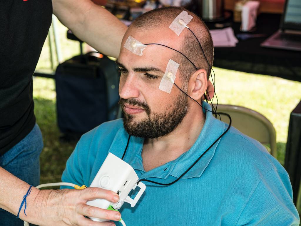 Os voluntários foram monitorados por eletroencefalograma para medir a atividade cerebral durante o teste