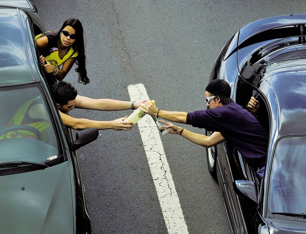 Jovens convidados pela Quatro Rodas para testar os efeitos do álcool