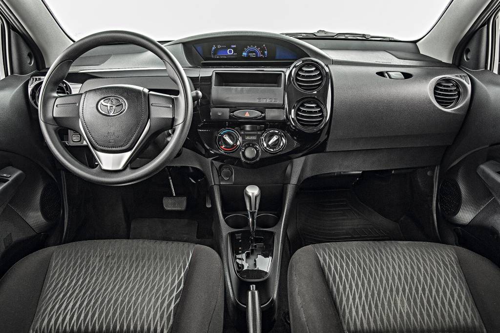 Toyota Etios Sedã X 1.5 Toyota Etios Sedã X 1.5