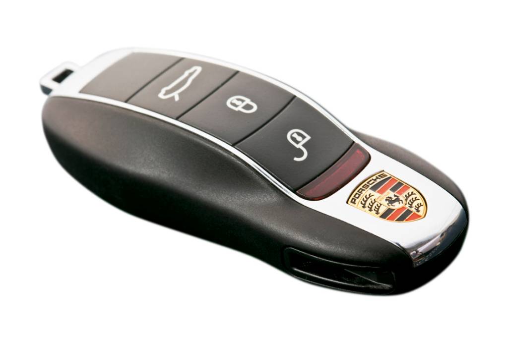 Grandes Comparativos: Porsche Panamera x Phenom 100 Grandes Comparativos: Porsche Panamera x Phenom 100