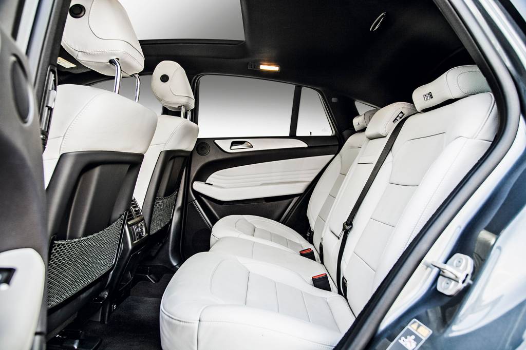 Comparativo: Mercedes GLE x Range Rover Velar Comparativo: Mercedes GLE x Range Rover Velar