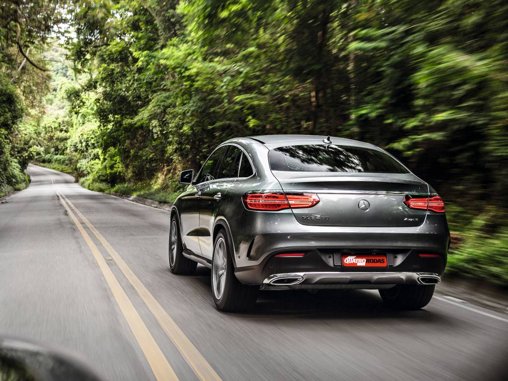 Comparativo: Mercedes GLE x Range Rover Velar Comparativo: Mercedes GLE x Range Rover Velar