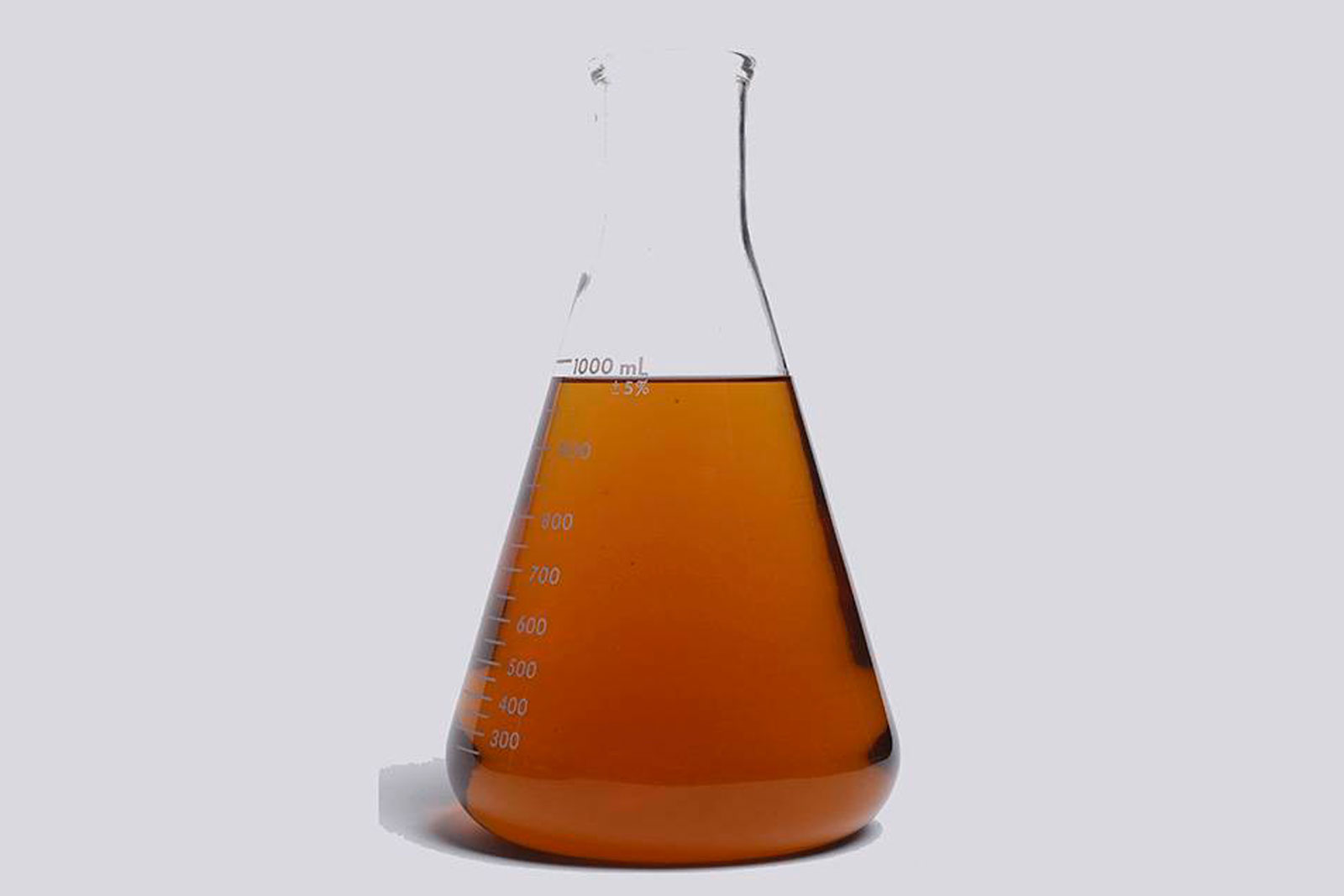 57323fba0e2163457501fddefrasco-erlenmeyer-com-gasolina-aditivada-em-teste-de-combustivel-realizado-pela