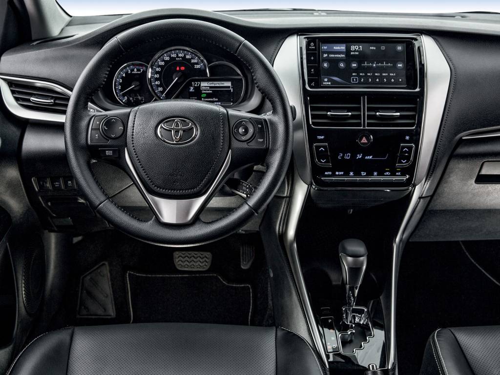 Toyota Yaris Comparativo de sedãs compactos: Cronos x City x Yaris x Virtus