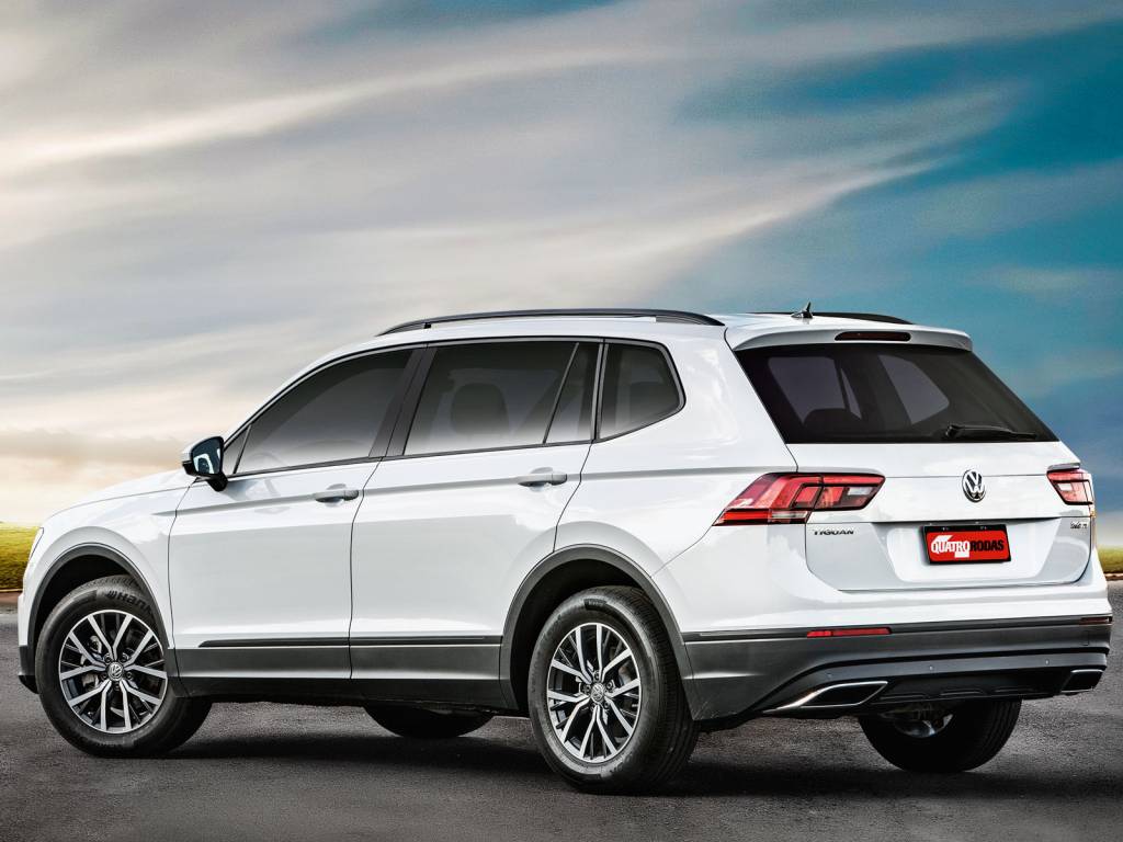 VW Tiguan Por fora, a versão de cinco lugares tem o mesmo porte da de sete lugares