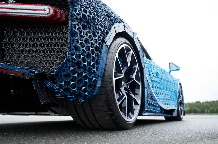 lego-bugatti-chrion-2018-868_0 lego-bugatti-chrion-2018-868_0