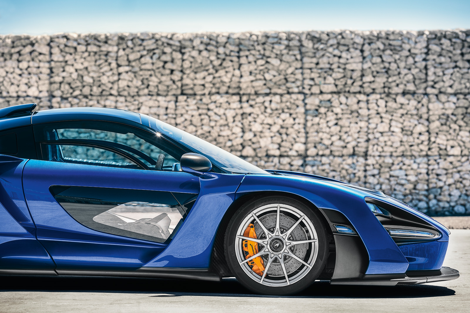 Dirigimos o McLaren Senna, um carro de corrida feito para as ruas