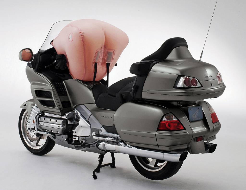A Goldwing é a única moto de produção do mundo a usar airbag