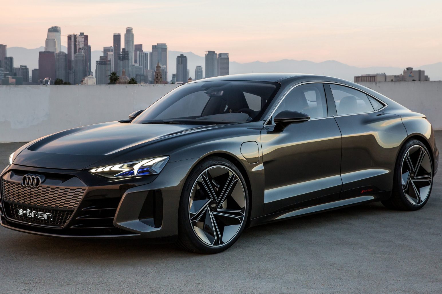 Grupo VW vai usar linha de elétricos da Audi como arma ‘anti-Tesla’
