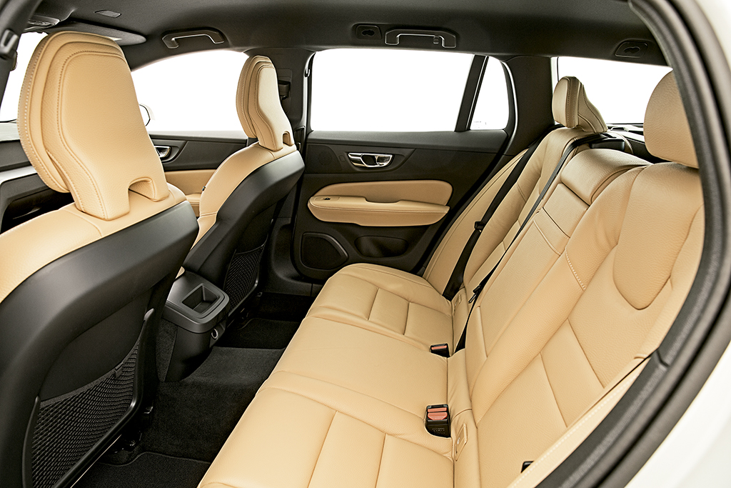 Volvo V60 T5 Momentum Volvo V60 T5 Momentum