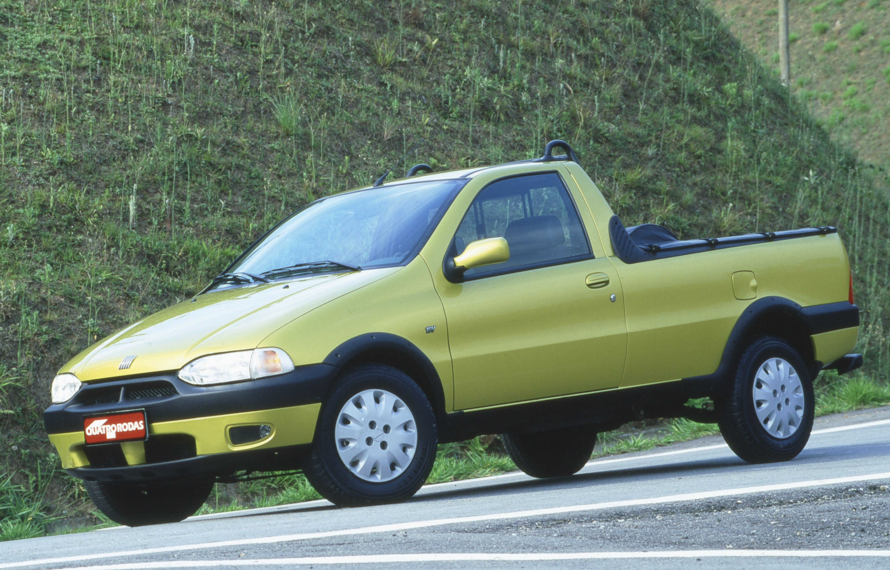 Picape Strada LX 16v, testada pela Quatro Rodas. 1998