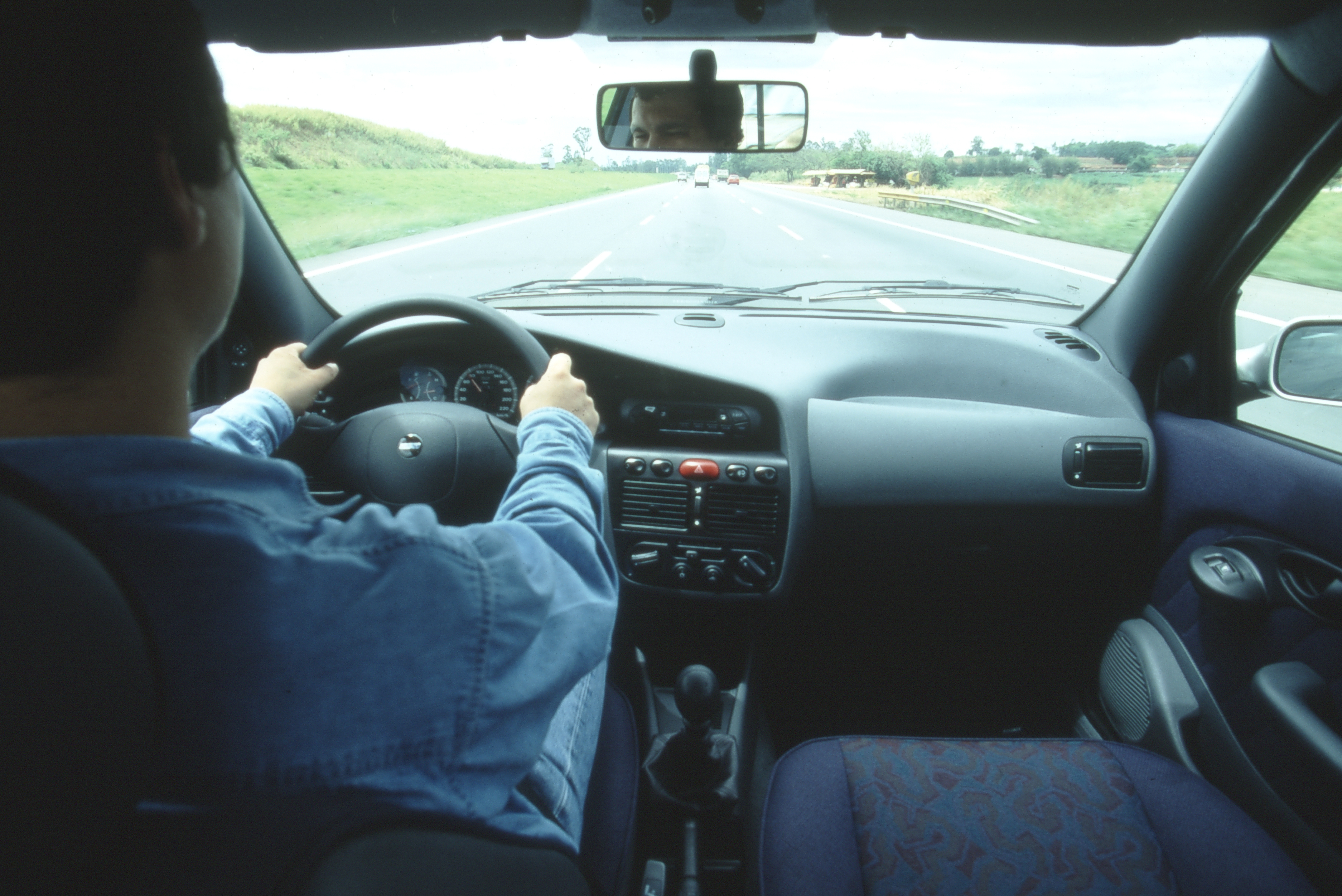 Painel e interior da picape Strada LX 1.6 16v. 1998