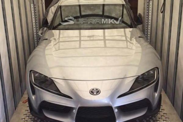 Nova geração do Toyota Supra aparece sem disfarces antes da estreia