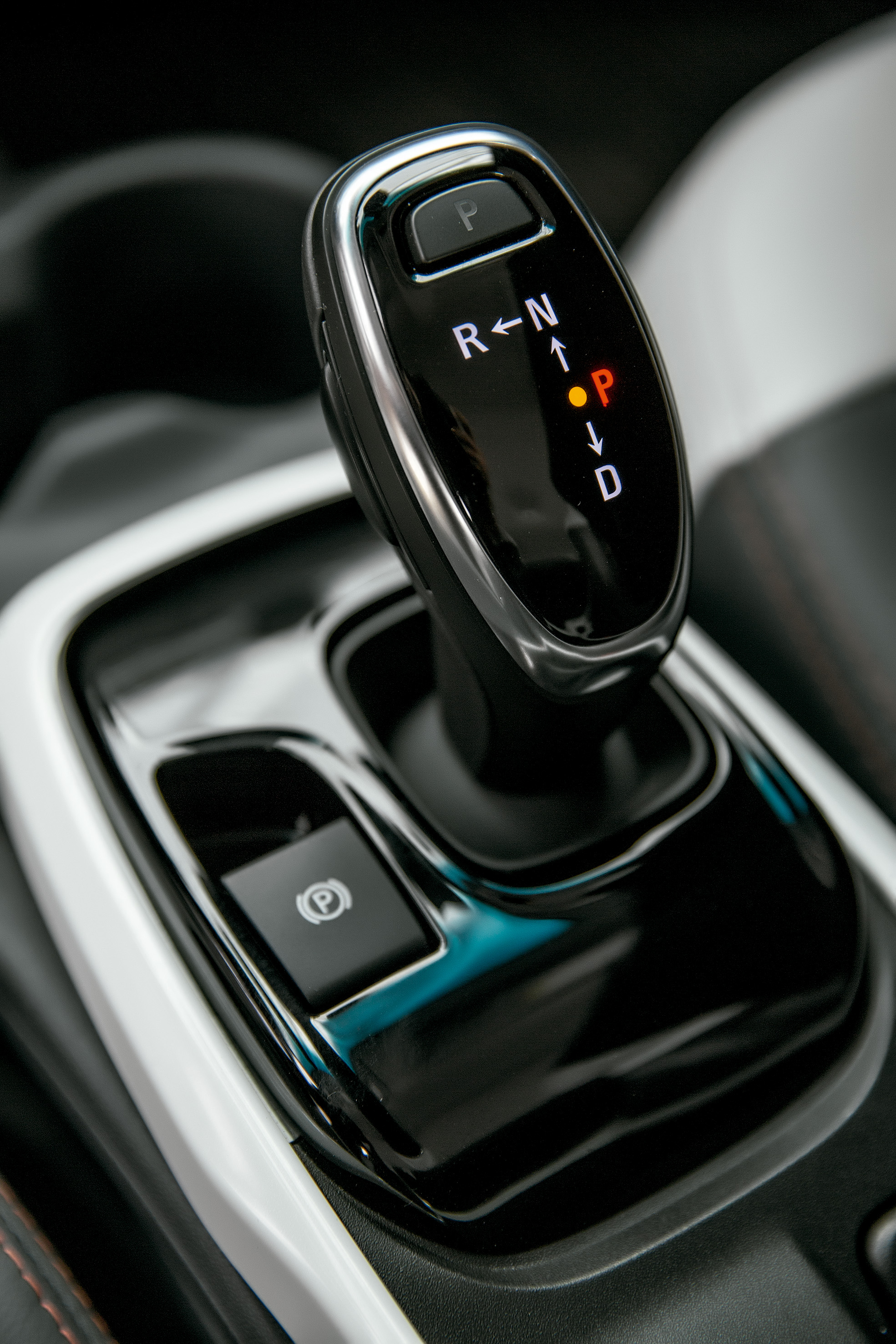 compara elétricos chevrolet bolt renault zoe nissan leaf (12)