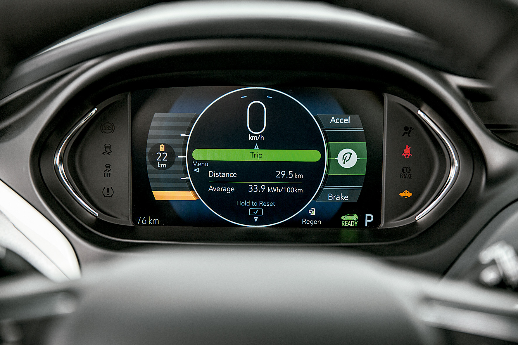 compara elétricos chevrolet bolt renault zoe nissan leaf (14)