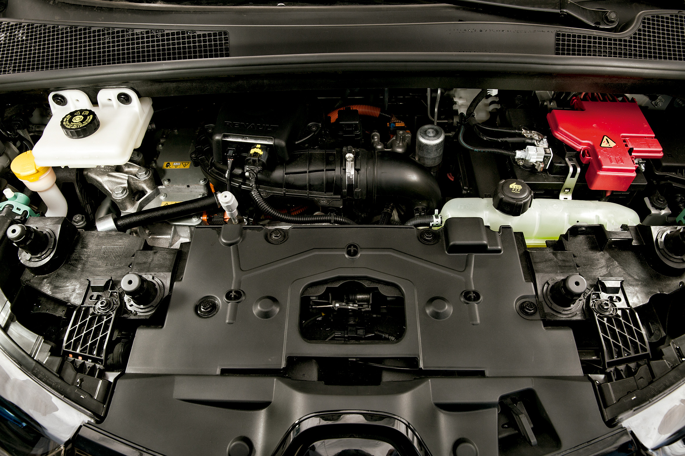 compara elétricos chevrolet bolt renault zoe nissan leaf (23)