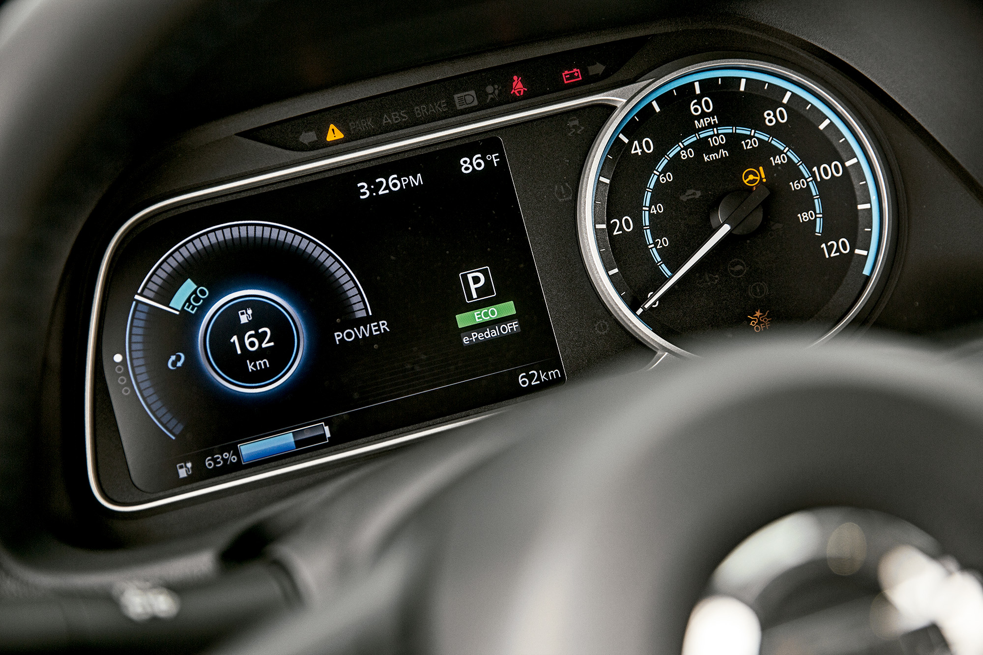 compara elétricos chevrolet bolt renault zoe nissan leaf (5)