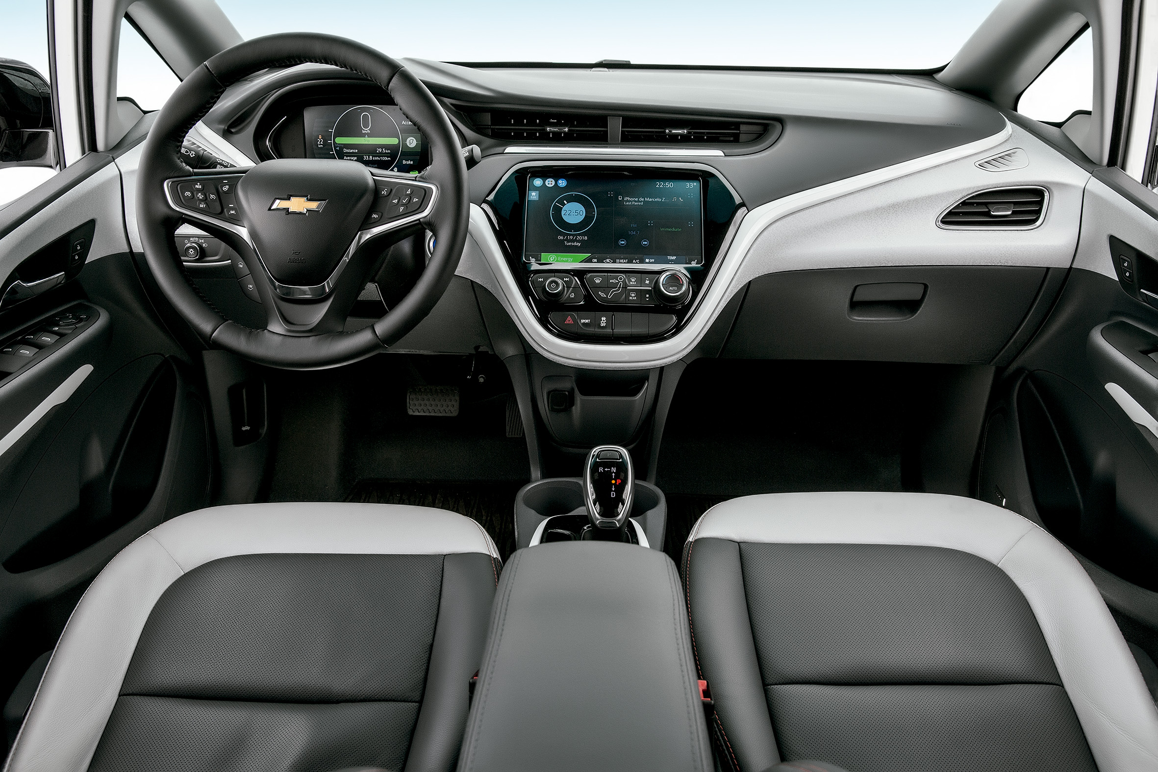 compara elétricos chevrolet bolt renault zoe nissan leaf (9)