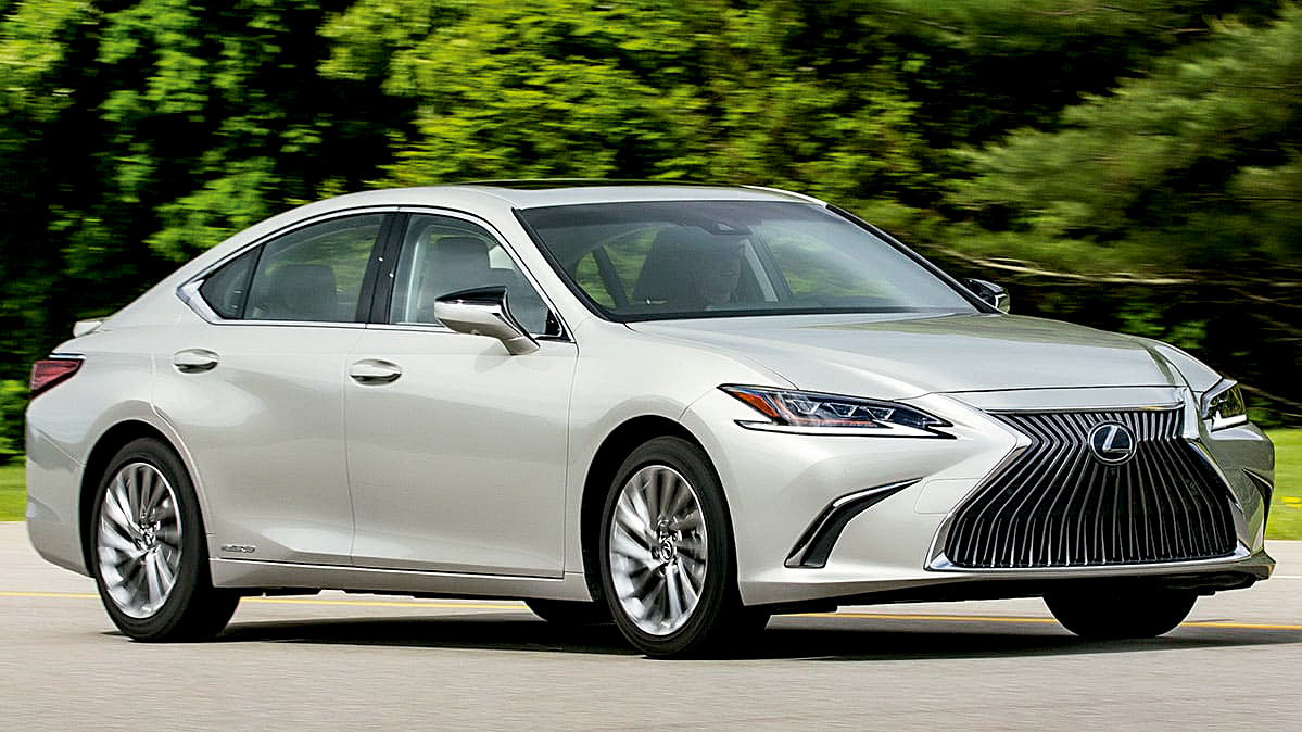 cr-cars-inlinehero-2019-lexus-es-300h-driving-6-18.jpeg