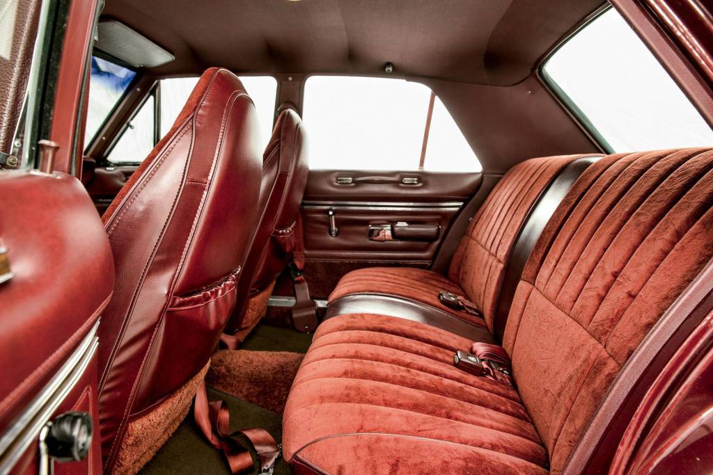 Interior do automóvel Dodge Dart Special Edition 1975, da Chrysler. Dodge Dart 1975