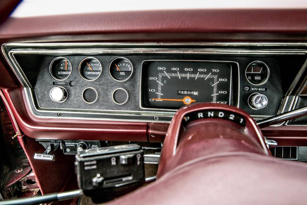 Interior do automóvel Dodge Dart Special Edition 1975, da Chrysler. Interior do automóvel Dodge Dart Special Edition 1975, da Chrysler.