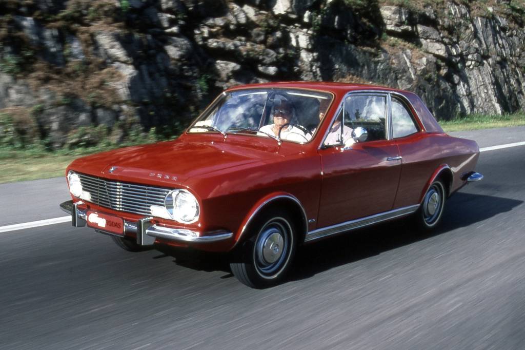 Corcel modelo 1969, com motor 1.3, avaliado pela revista Quatro Rodas. Corcel modelo 1969, com motor 1.3, avaliado pela revista Quatro Rodas.