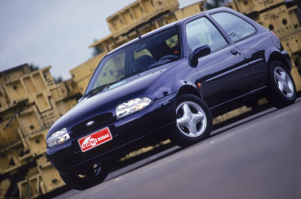 Ford Fiesta CLX 1.4 16V testado pela revista Quatro Rodas. Ford Fiesta CLX 1.4 16V testado pela revista Quatro Rodas.