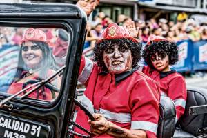 Desfile fãs do Jeep Willys na Colômbia