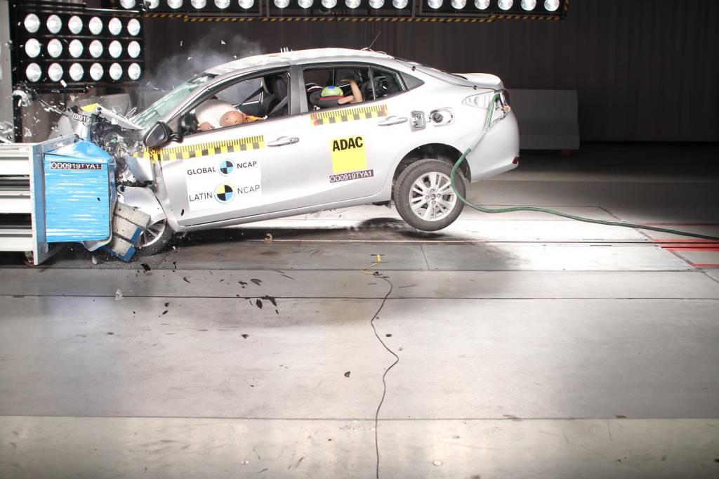 crash test toyota yaris (3) crash test toyota yaris (3)