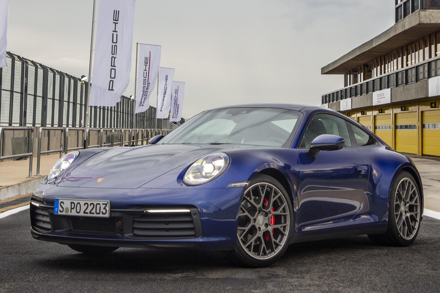 Novo Porsche 911 chega ao Brasil com preços entre R$ 509 mil e R