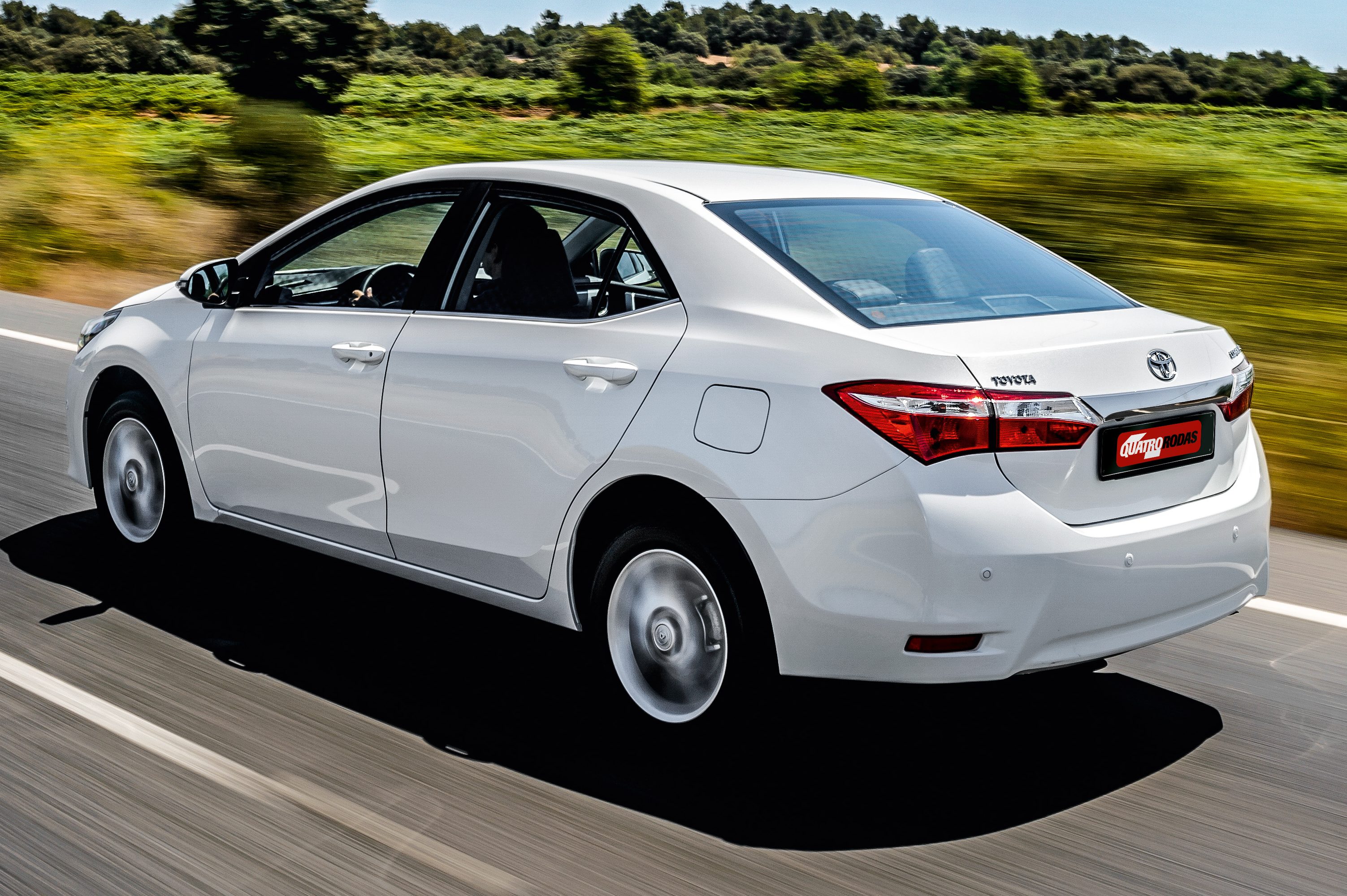 Toyota Corolla usado (geração 11) é completo e mais barato que Yaris