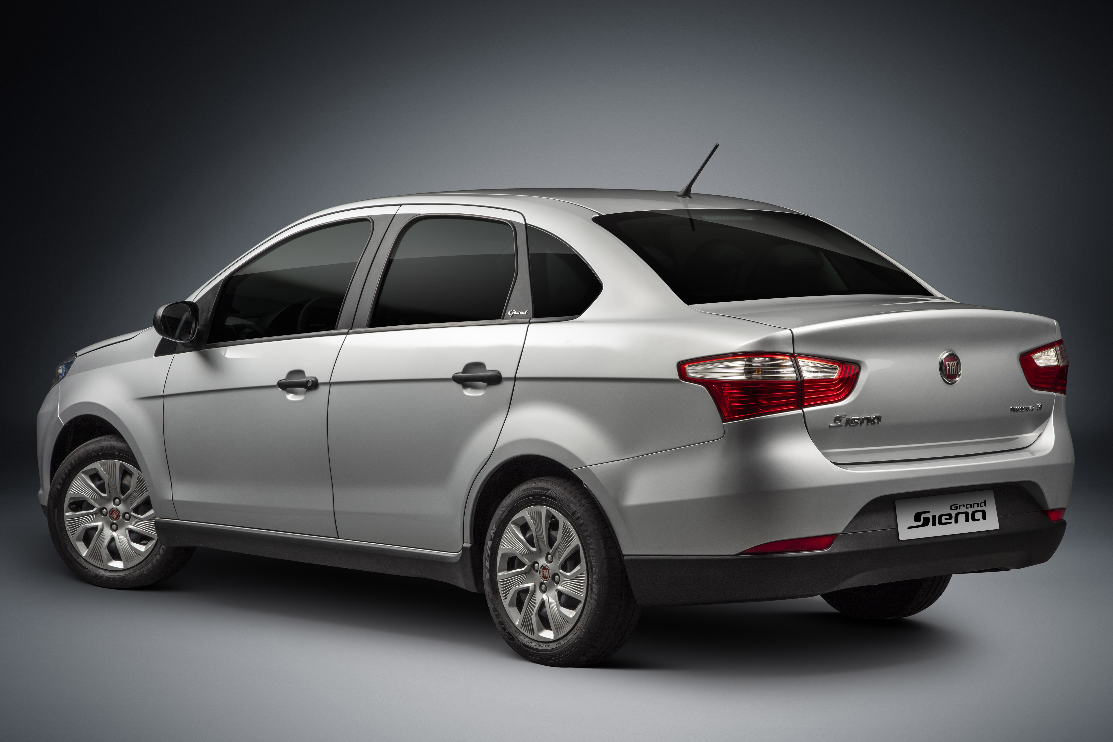 Fiat Grand Siena - foto: reprodução