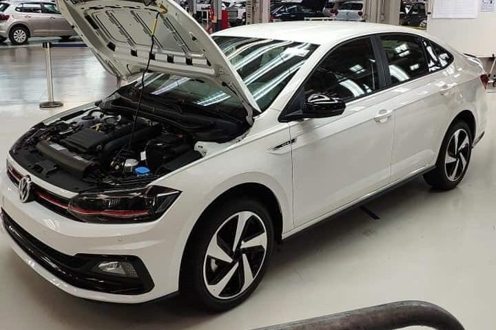 Volkswagen Virtus GTS : CARROS COM CAMANZI