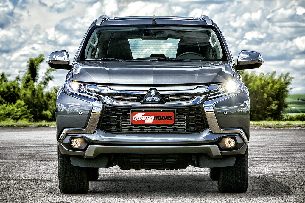 Comparativo Mitsubishi Pajero Sport x Toyota SW4 Comparativo Mitsubishi Pajero Sport x Toyota SW4