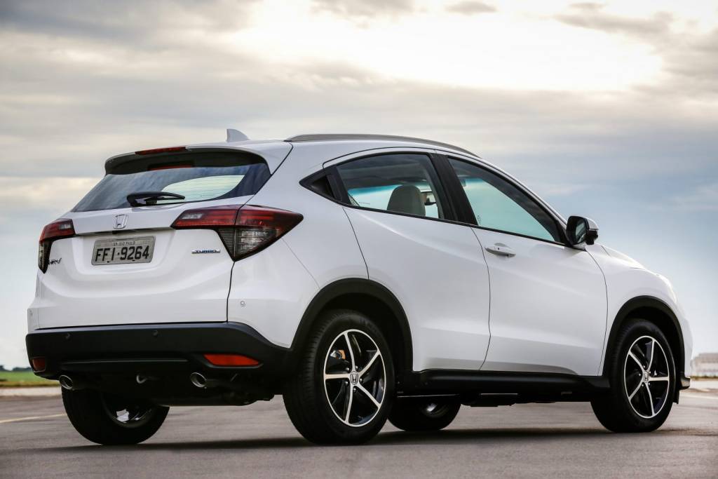 Honda HR-V Touring Traseira Estática Versão Touring 1.5 é identificável pelas duas ponteiras de escape