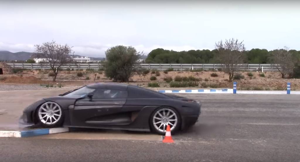 Koenigsegg Regera Guia A aflição de ver um Koenigsegg de R$ 8 milhões numa sessão de crash-test