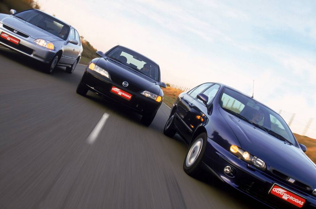 Teste comparativo entre o Fiat Marea ELX, Vectra GLS e Honda Civic LX. Teste comparativo entre o Fiat Marea ELX, Vectra GLS e Honda Civic LX.