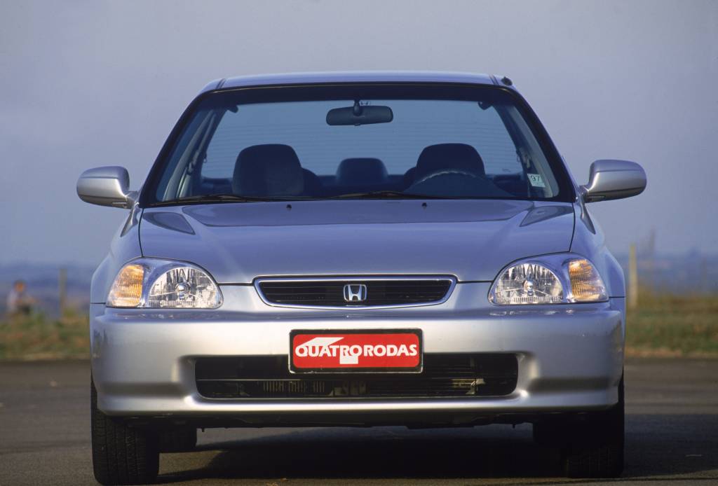 Civic LX testado pela revista Quatro Rodas. Civic LX testado pela revista Quatro Rodas.