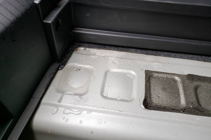 infiltração de água no porta-malas do Volkswagen Virtus