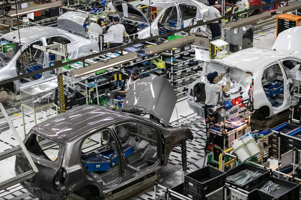 Fábrica da Toyota em Sorocaba (SP) Com R$ 1 trilhão em débitos, VW é a empresa mais endividada do mundo
