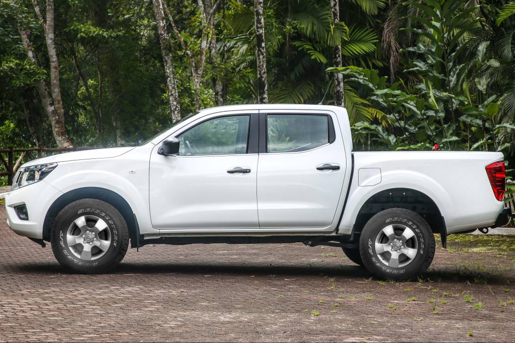 Nissan Frontier S com rodas de liga leve Nissan Frontier S com rodas de liga leve