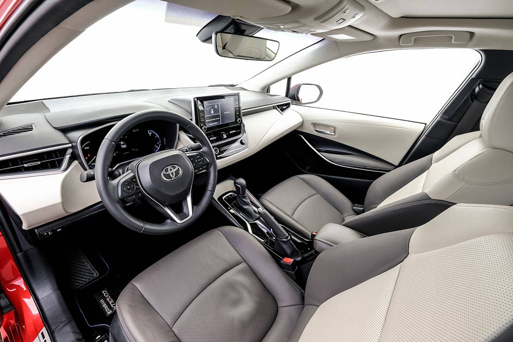Corolla Altis Premium Hybrid 15 Corolla Altis Premium Hybrid 15